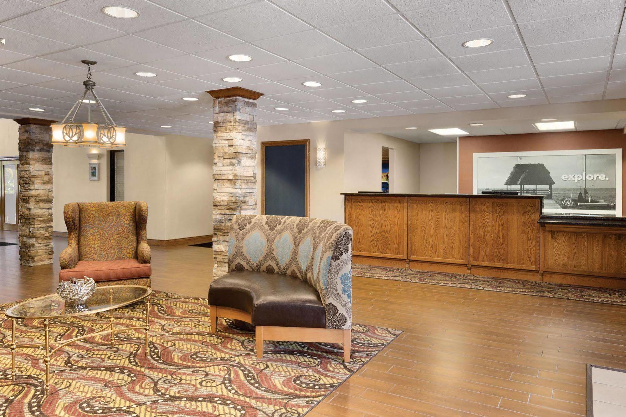 Hampton Inn & Suites Tarpon Springs Exterior photo
